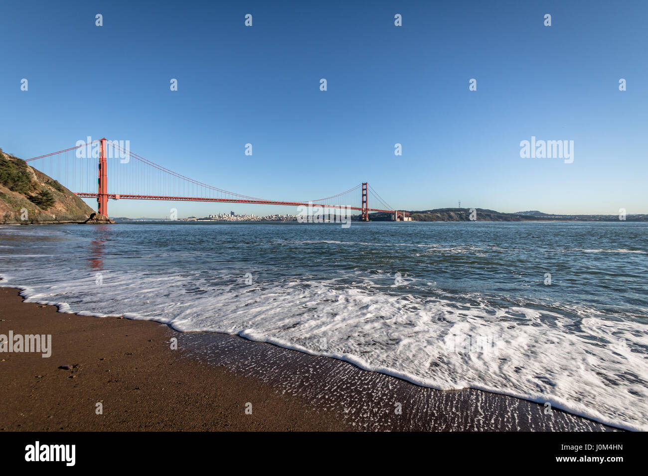 Vue de la plage de Golden Gate Bridge et sur les toits de la ville - San Francisco, California, USA Banque D'Images