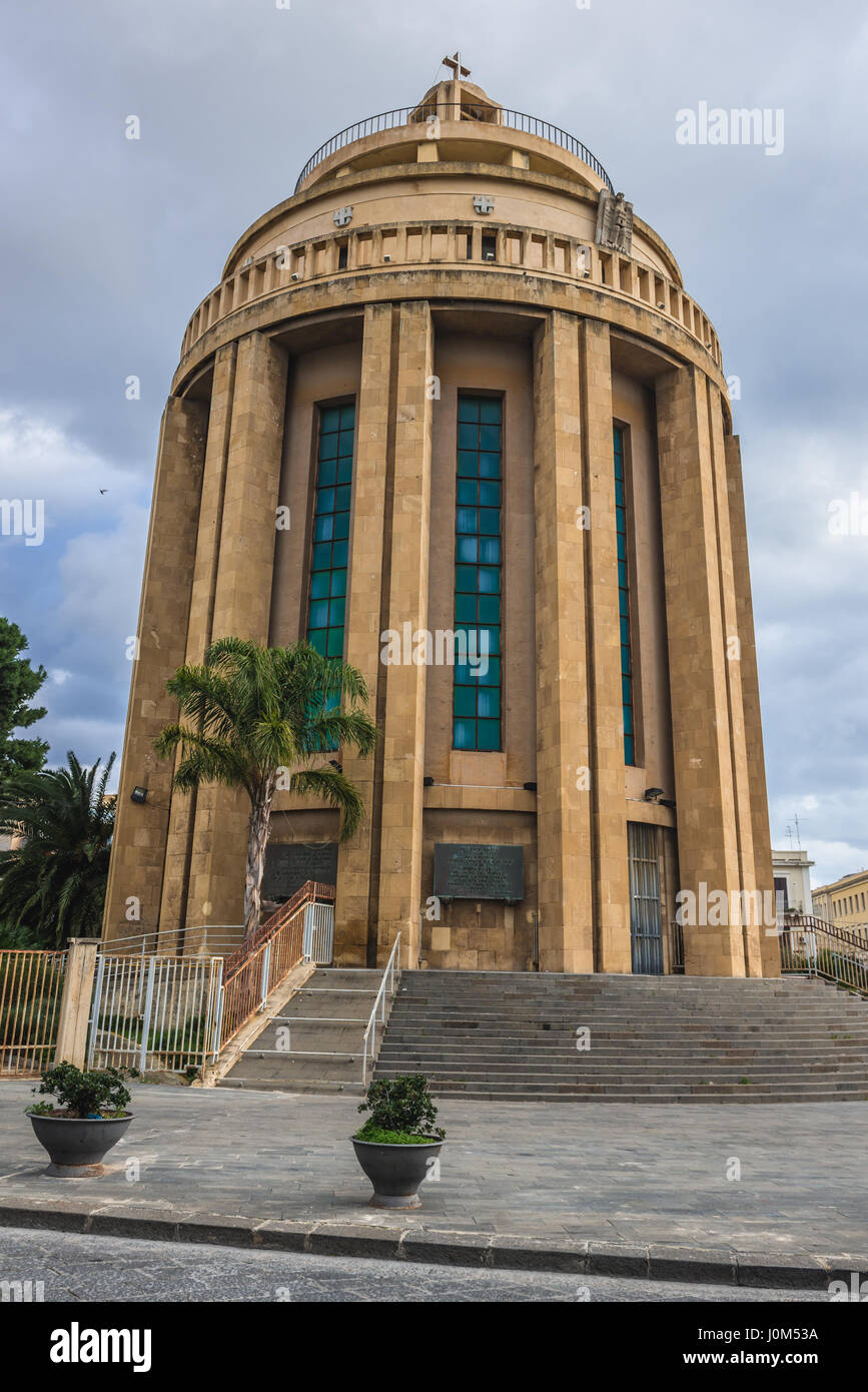 L'église de Saint Thomas panthéon (Chiesa Monumento Panthéon dei Caduti) dans la ville de Syracuse, l'angle sud-est de l'île de la Sicile, Italie Banque D'Images