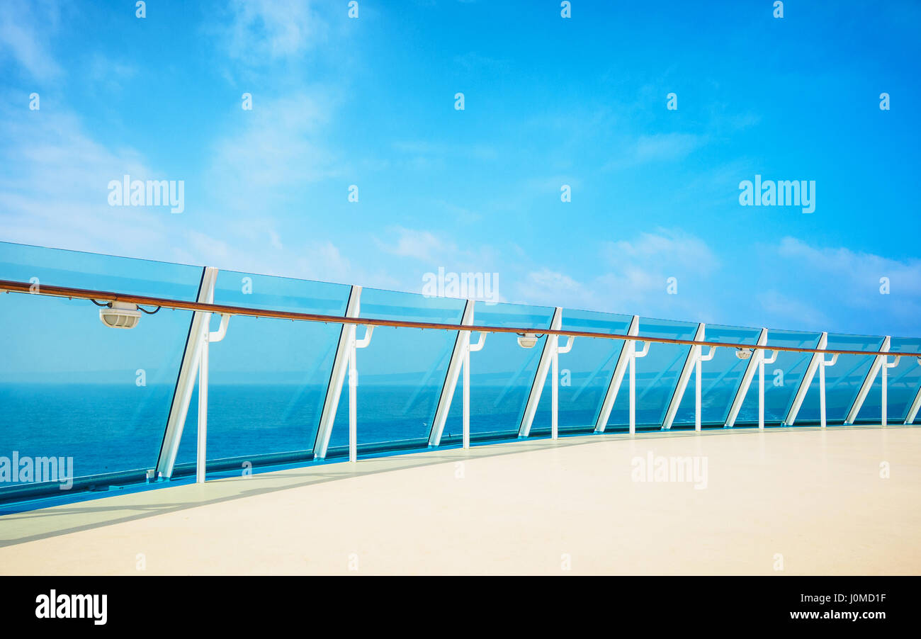 Pont du navire de croisière de luxe Banque D'Images