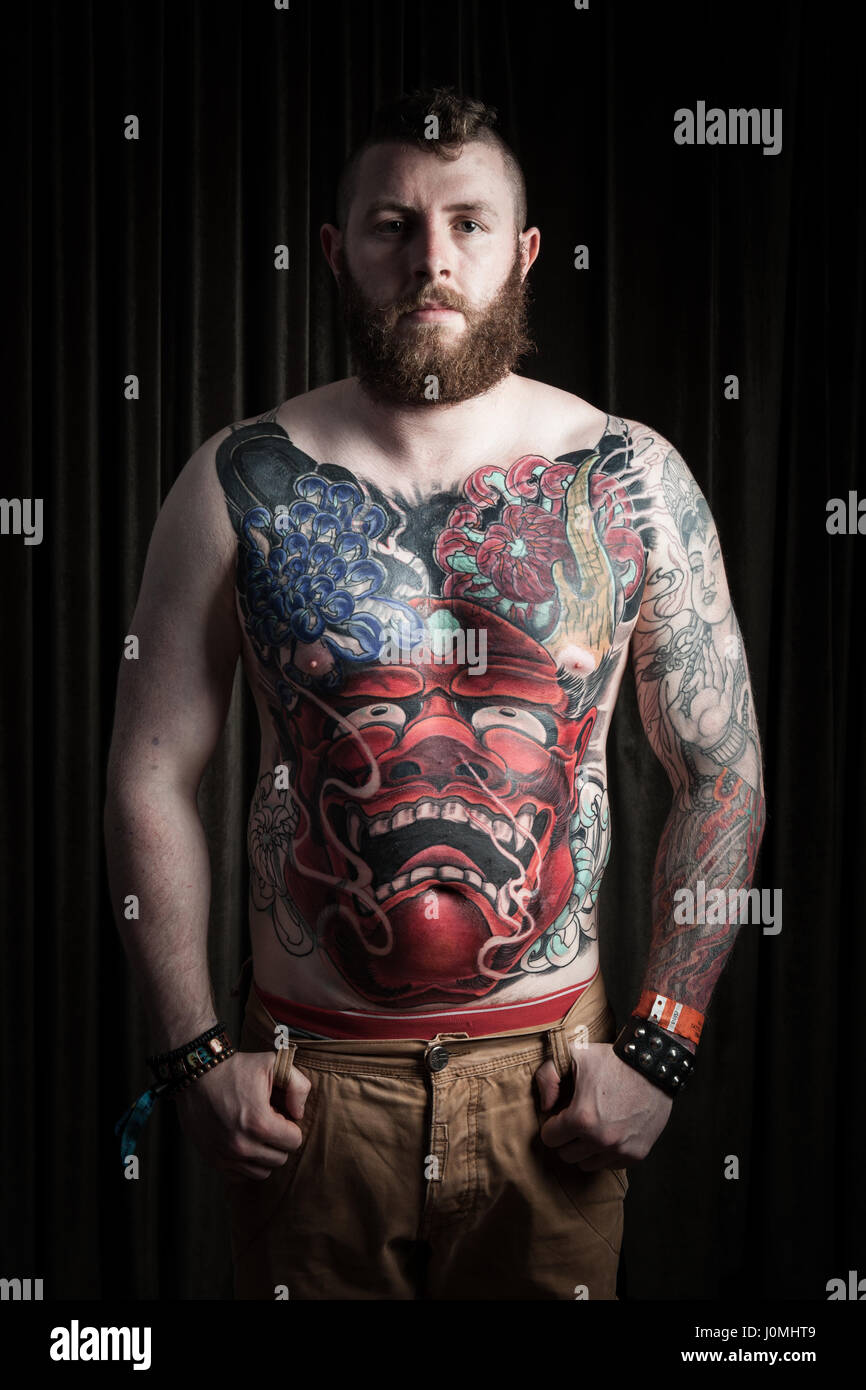 GALWAY, IRLANDE - Septembre 12 : Portrait d'un homme non identifié avec tattoo qui prenait part à la 3e Annual International Tattoo Show , Galway Banque D'Images