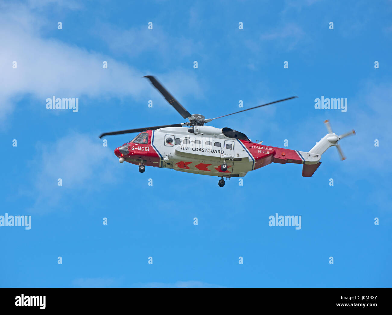 Garde-côtes britanniques un hélicoptère Sikorsky S-92G-MCGI en partant de sa base sur l'aéroport de Inverness Dalcross légende d'urgence. Banque D'Images Garde-côtes britanniques un hélicoptère Sikorsky S-92G-MCGI en partant de sa base sur l'aéroport de Inverness Dalcross légende d'urgence. Banque D'Images