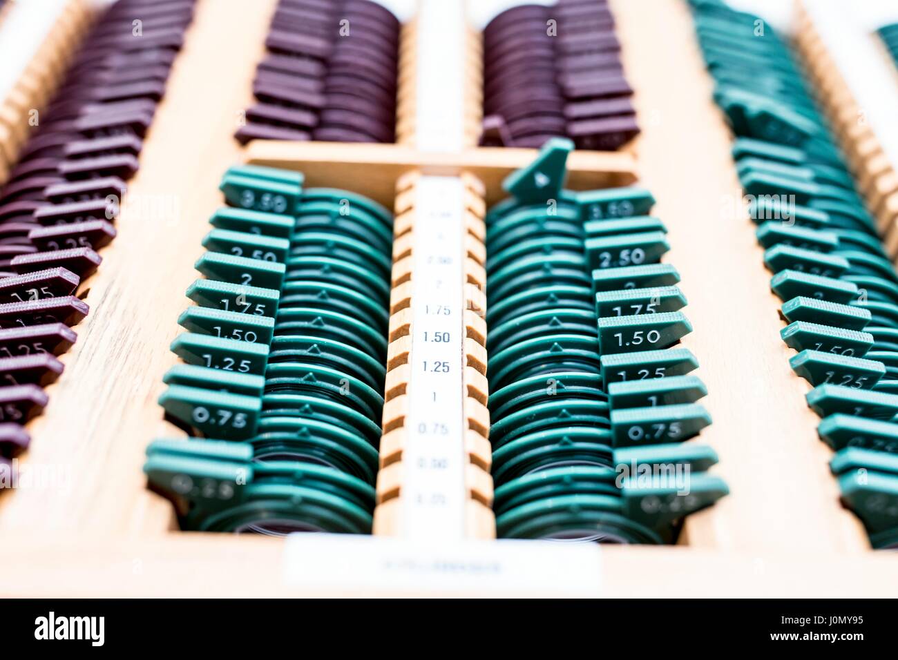 Close-up de lentilles en rack, utilisé pour l'essai d'oeil. Banque D'Images