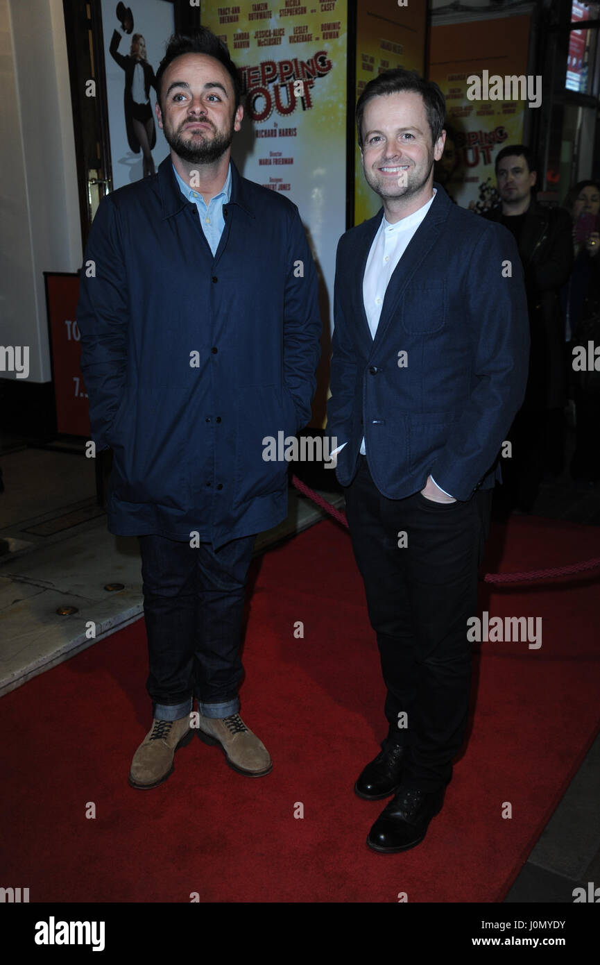 Sortir Appuyez sur nuit au Vaudeville Theatre - Arrivées avec : Ant et Dec Où : London, Royaume-Uni Quand : 14 Mars 2017 Banque D'Images