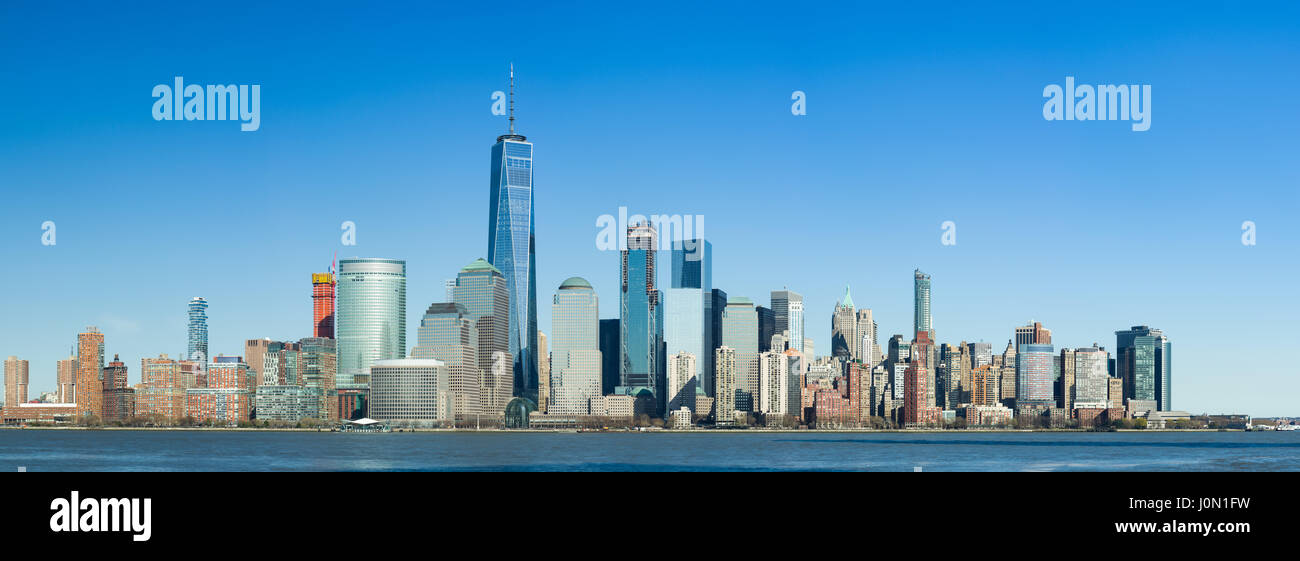 Lower Manhattan Skyline Panorama de New Jersey sur une journée de printemps ensoleillée, New York Banque D'Images