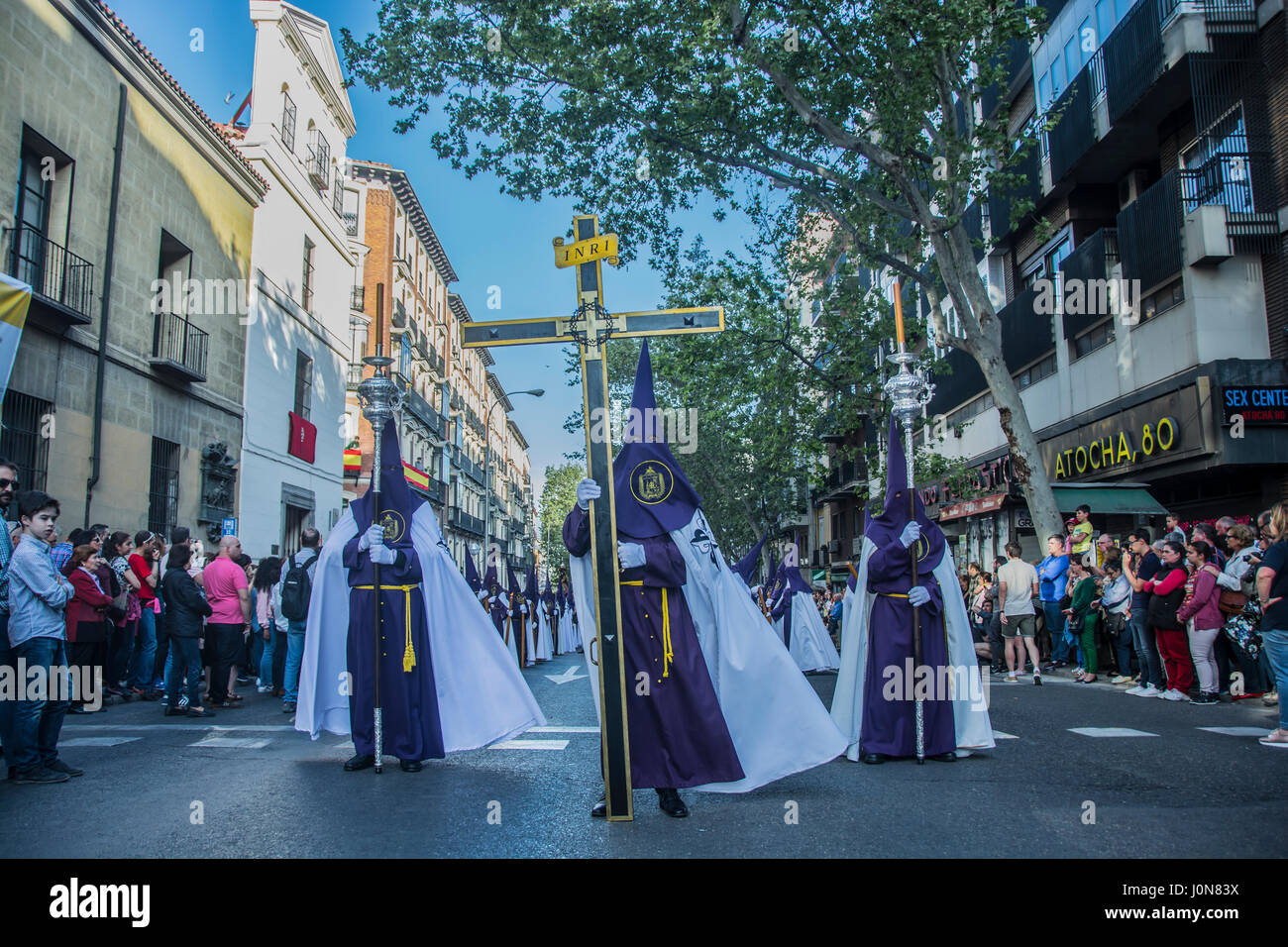 Madrid, Espagne. 14 avr, 2017. Procession dans le silence des rues du centre de Madrid, Espagne. Credit : Alberto Ramírez Sibaja/Alamy Live News Banque D'Images