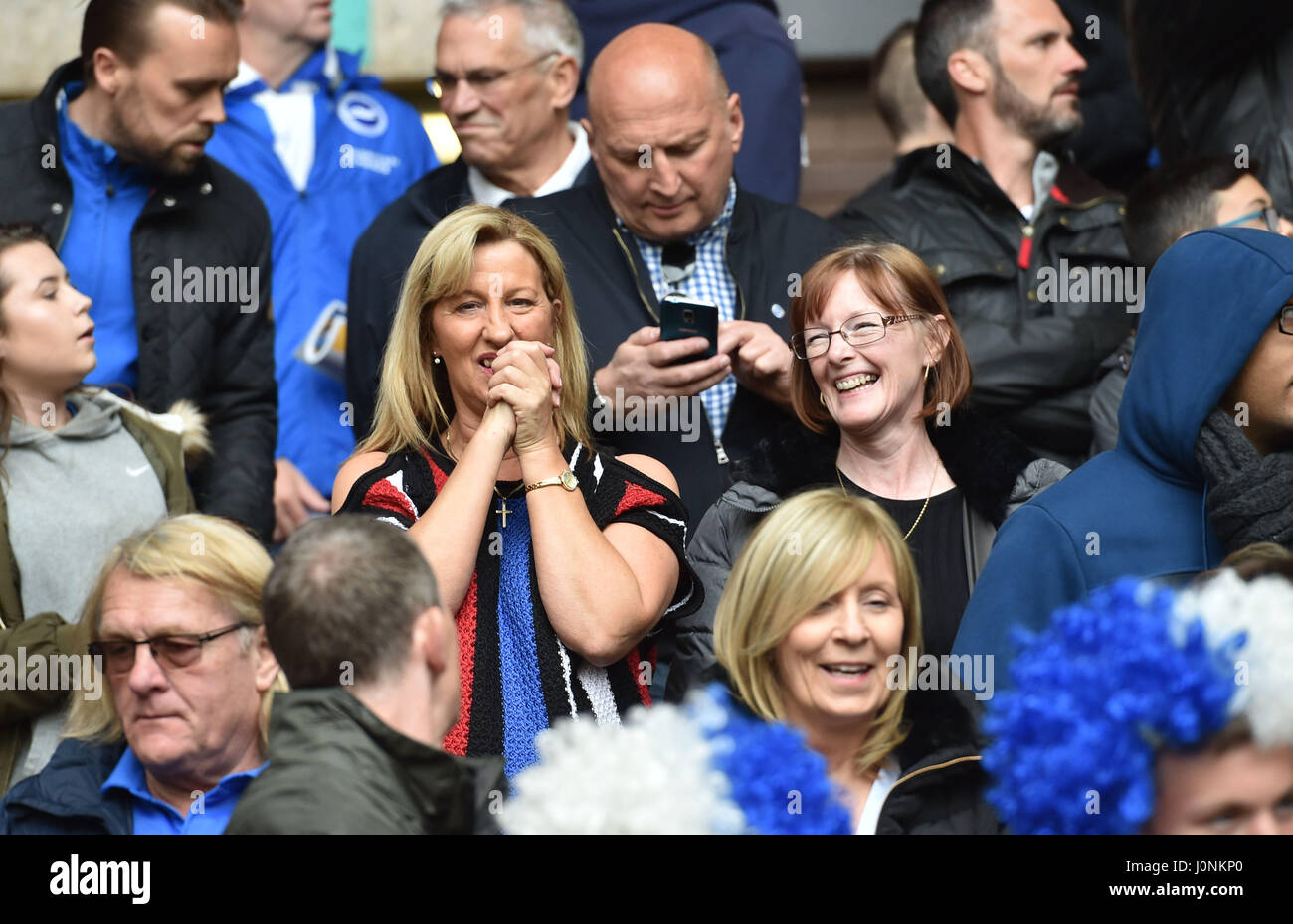 Brighton et Hove Albion football fans UK Banque D'Images
