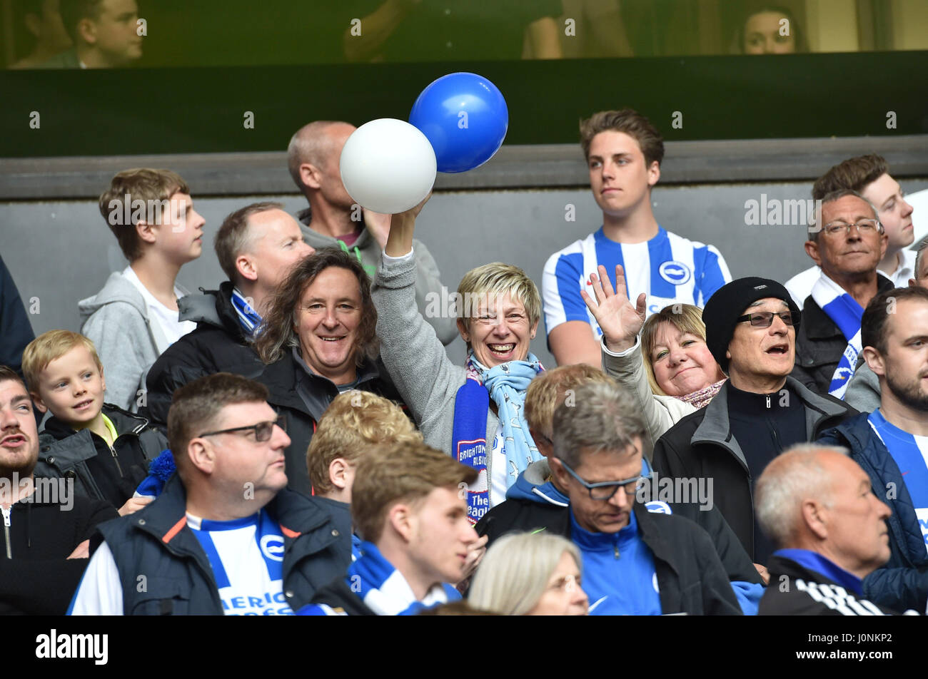 Brighton et Hove Albion football fans UK Banque D'Images