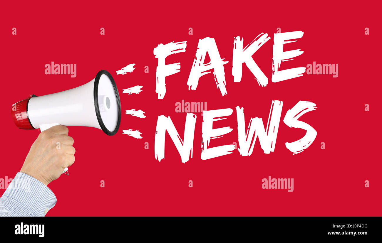 Fake news media mensonge vérité en ligne internet part with megaphone Banque D'Images