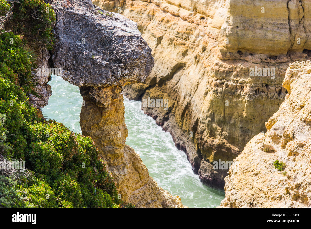 Rock formations sur clifs Algarve au Portugal Banque D'Images