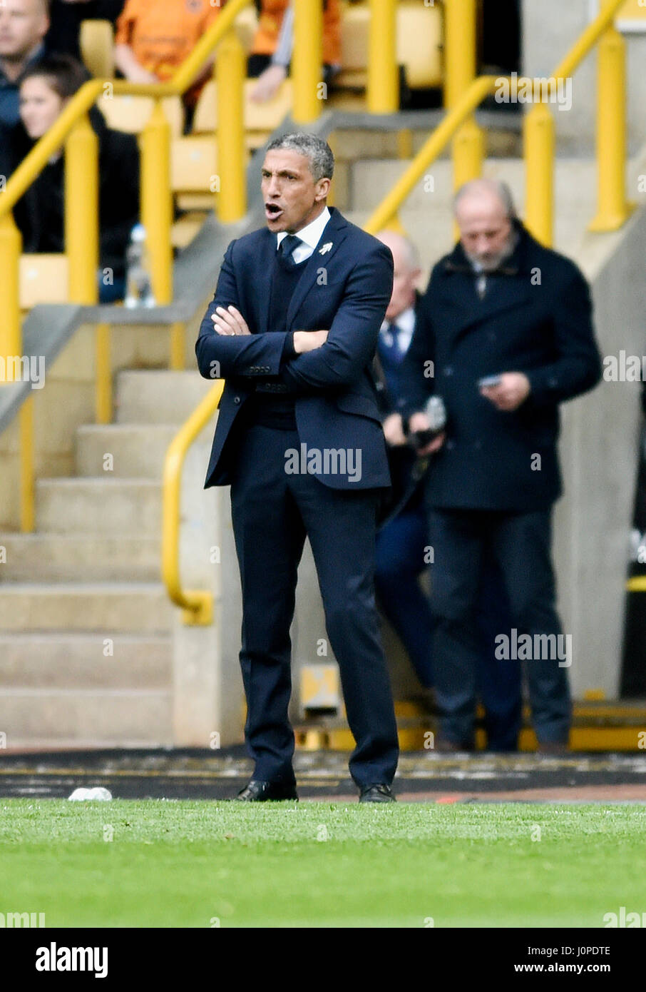 Chris Hughton Brighton manager pendant le ciel parier match de championnat entre Wolverhampton Wanderers et Brighton and Hove Albion à Molineux à Wolverhampton. 14 avril, 2017. Utilisez uniquement rédactionnel Premier League et Ligue de football images sont soumis à licence DataCo voir www.football-dataco.com Banque D'Images