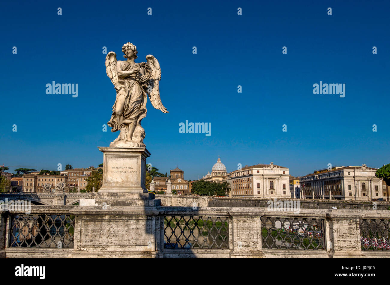 Statue du Bernin sur la Ponte Sant Angelo, Tibre, Rome, Italie, Europe Banque D'Images