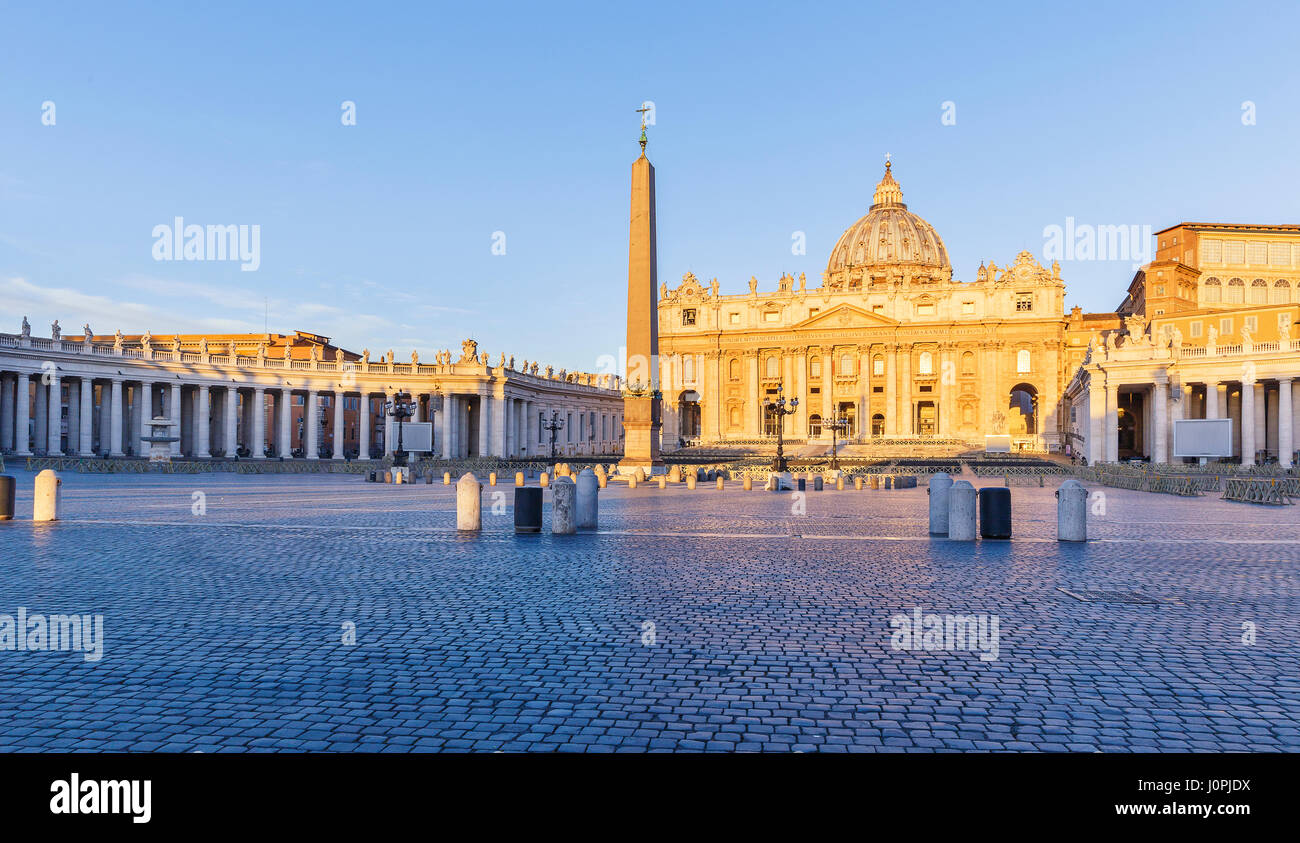 Lever du soleil sur la Place Saint Pierre au Vatican Banque D'Images