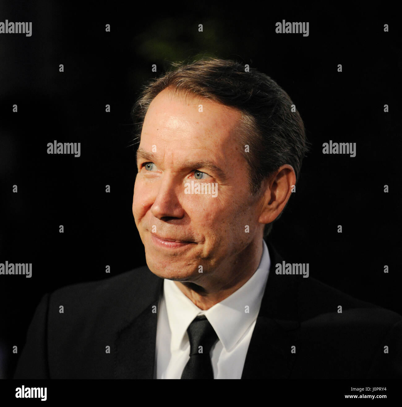 Jeff Koons assiste à la large cravate noire Musée de la large dîner inaugural le 17 septembre 2015 à Los Angeles, Californie. Banque D'Images