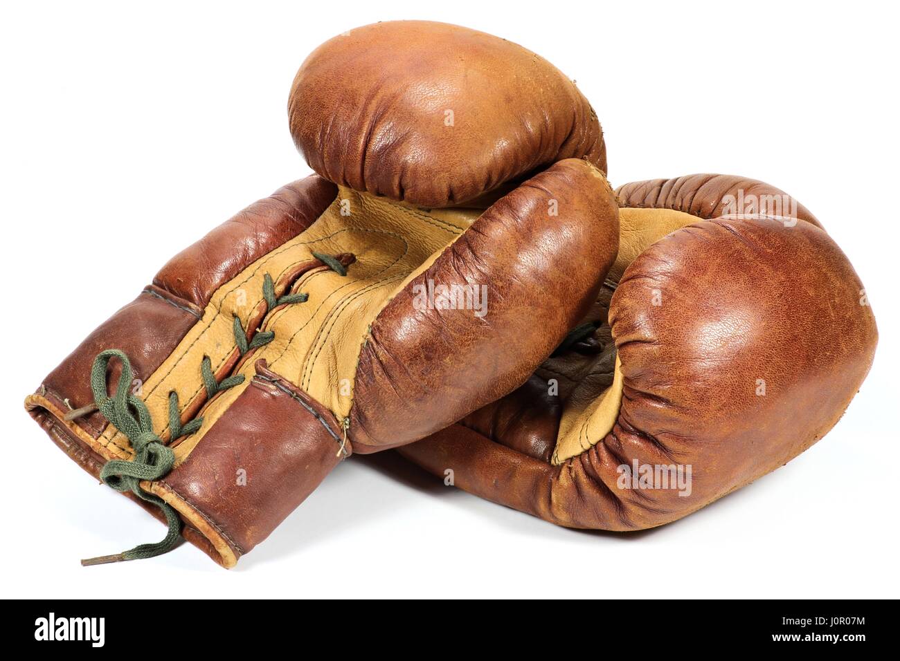 Gants de boxe vintage isolé sur fond blanc Banque D'Images