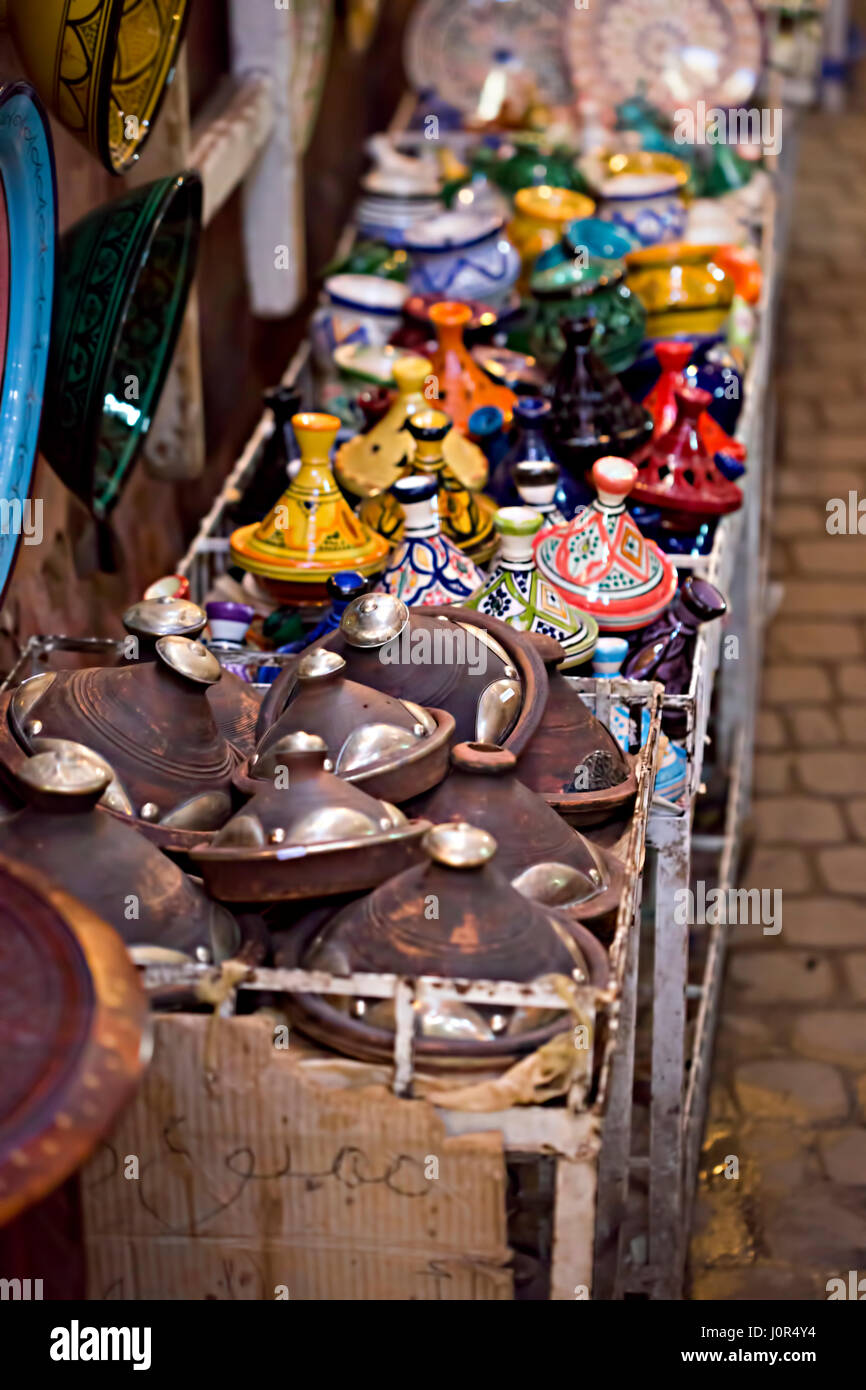 Le Maroc, tajine marocain traditionnel en céramique plat à tajine ...