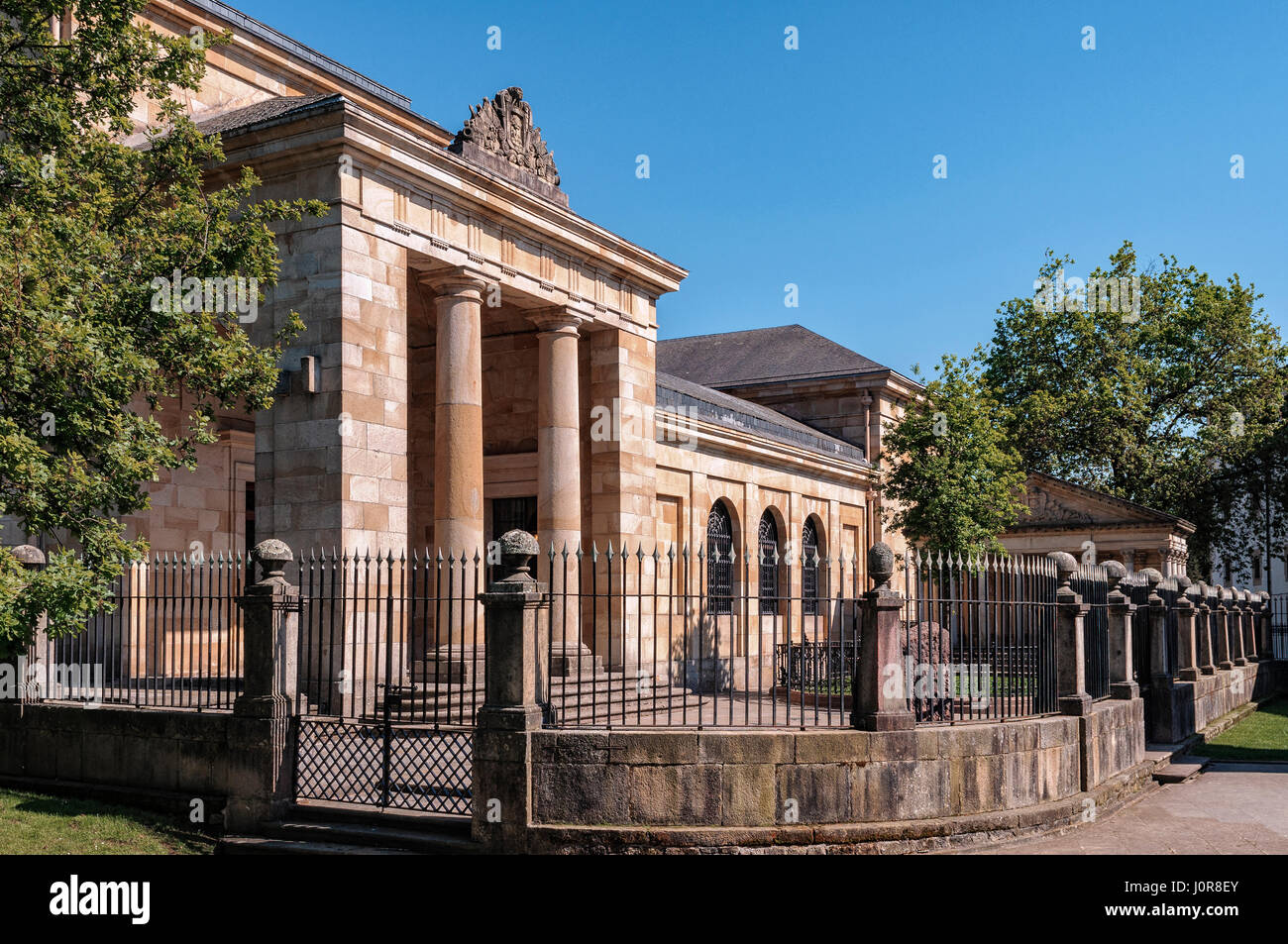 L'arbre de Guernica est l'un des symboles les plus universels du Pays Basque. Chêne en face de la maison de Juntas dans la ville de Guernica et LUMO. Banque D'Images