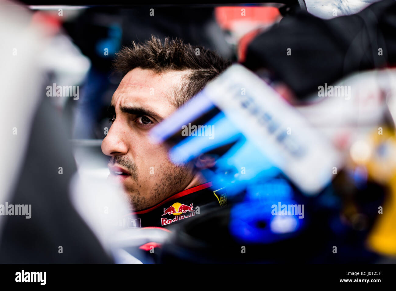 Towcester, Northamptonshire, Angleterre. 16 avril, 2017. Pilote de course FIA WEC Sébastien Buemi (CHE) et Toyota Gazoo Racing se prépare pour les 6 heures de Silverstone du FIA World Endurance Championship autograph session au circuit de Silverstone Photo par Gergo Toth / Alamy Live News Banque D'Images