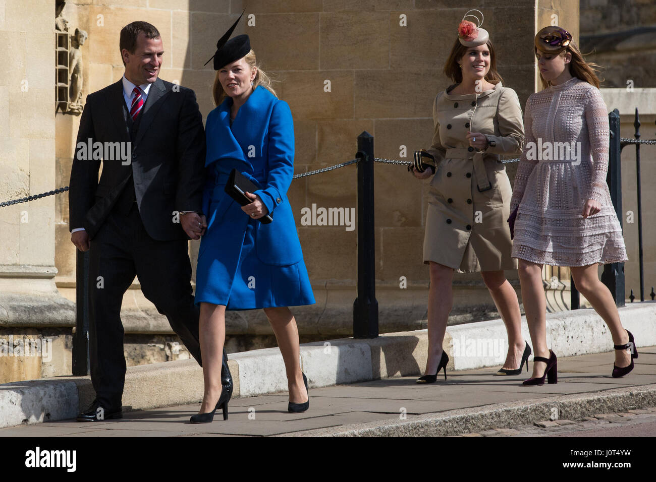 Windsor, Royaume-Uni. 16 avril, 2017. Peter Phillips et de l'automne et les Princesses Eugenie et Beatrice arrivent pour assister à l'entretien le dimanche de Pâques à la Chapelle St George du château de Windsor. Credit : Mark Kerrison/Alamy Live News Banque D'Images