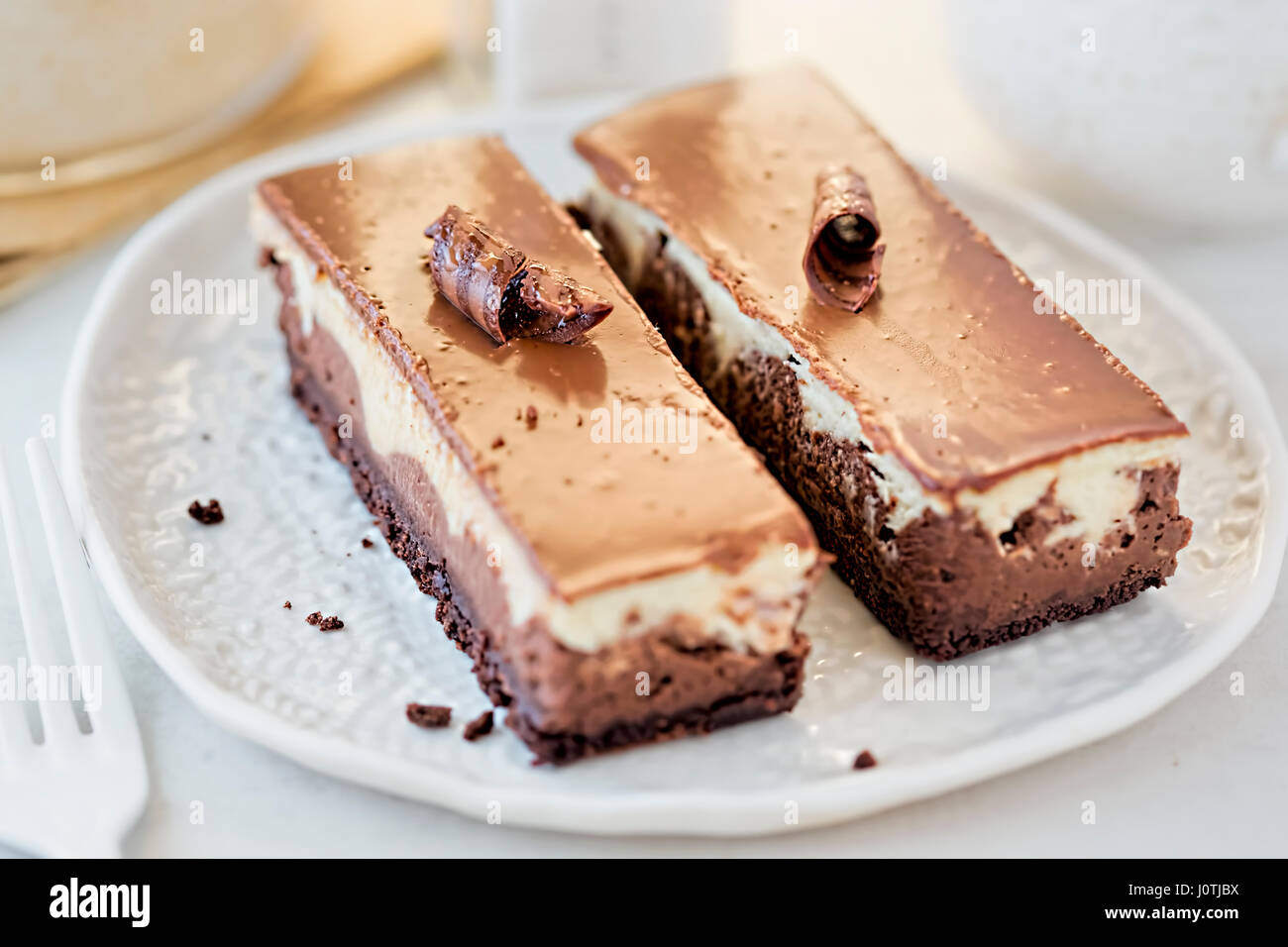 Tranches De Gateau Au Fromage Chocolat Vanille Chocolat Pate Brisee Plaque Blanche Photo Stock Alamy