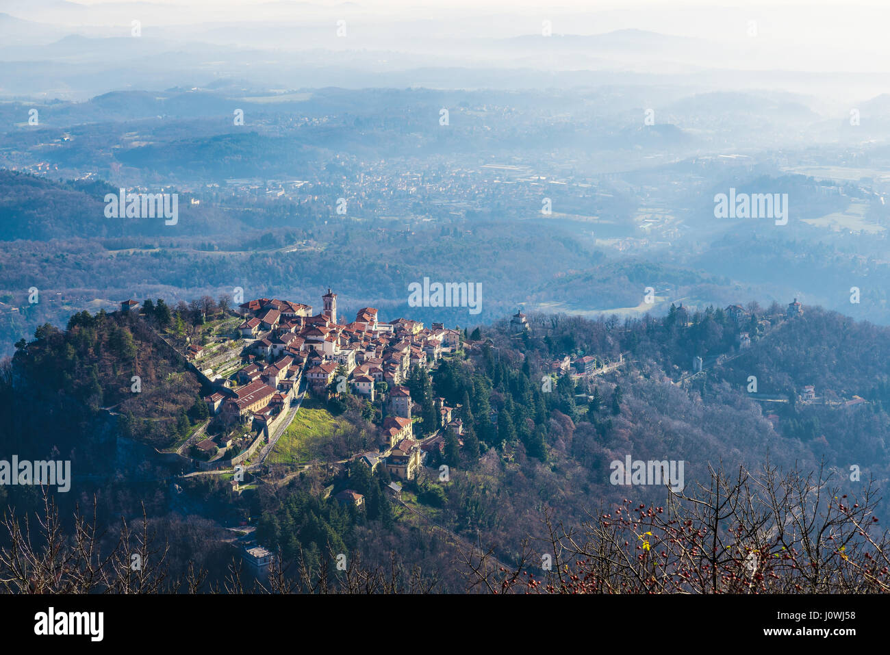 Sacro Monte de Varese, Varese, Italie.à droite, la voie sacrée avec six chapelles Banque D'Images