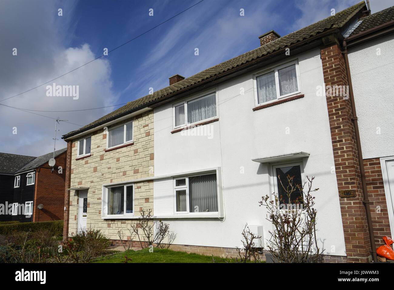Revêtement de pierre sur suburban maison jumelée, Rayne Road, Braintree, Essex Banque D'Images