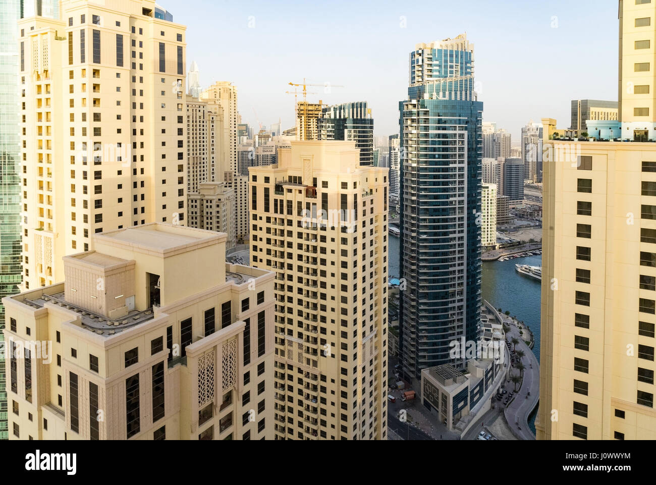 Dubai - le 25 janvier : vue sur la Marina de Dubaï gratte-ciel dans l'après-midi le 25 janvier 2017. Banque D'Images