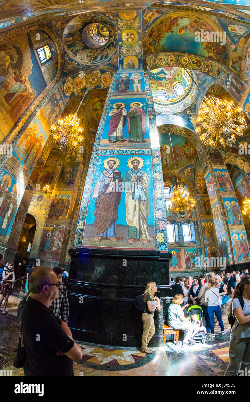 ST. PETERSBURG, Russie - le 14 juillet 2016 : l'intérieur de l'Eglise du Sauveur sur le Sang Versé. Référence architecturale et monument à Alexandre II. Magnif Banque D'Images