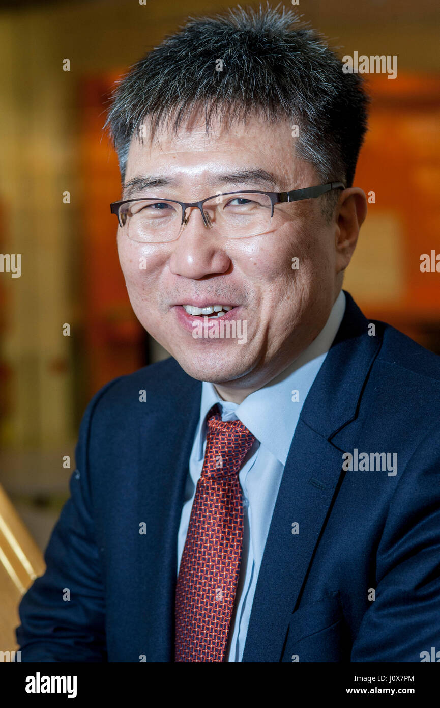 Dr Ha - Joon Chang, entraînant l'économiste coréen basé à l'Université de Cambridge et auteur de ' 23 choses qu'ils ne vous disent pas sur le capitalisme et l'Économie : Le Guide de l'utilisateur.' photographié à idées durables : Le problème avec le capitalisme 17 Février 2015 Banque D'Images