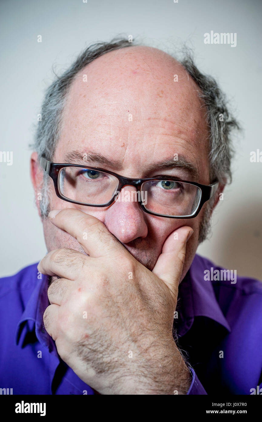 John Lanchester, écrivain et journaliste britannique ou de l'auteur célèbre livre . Question de l'avenir de l'argent. Photo de 5 x 15 cas au tabernacle, Londres W11. Banque D'Images