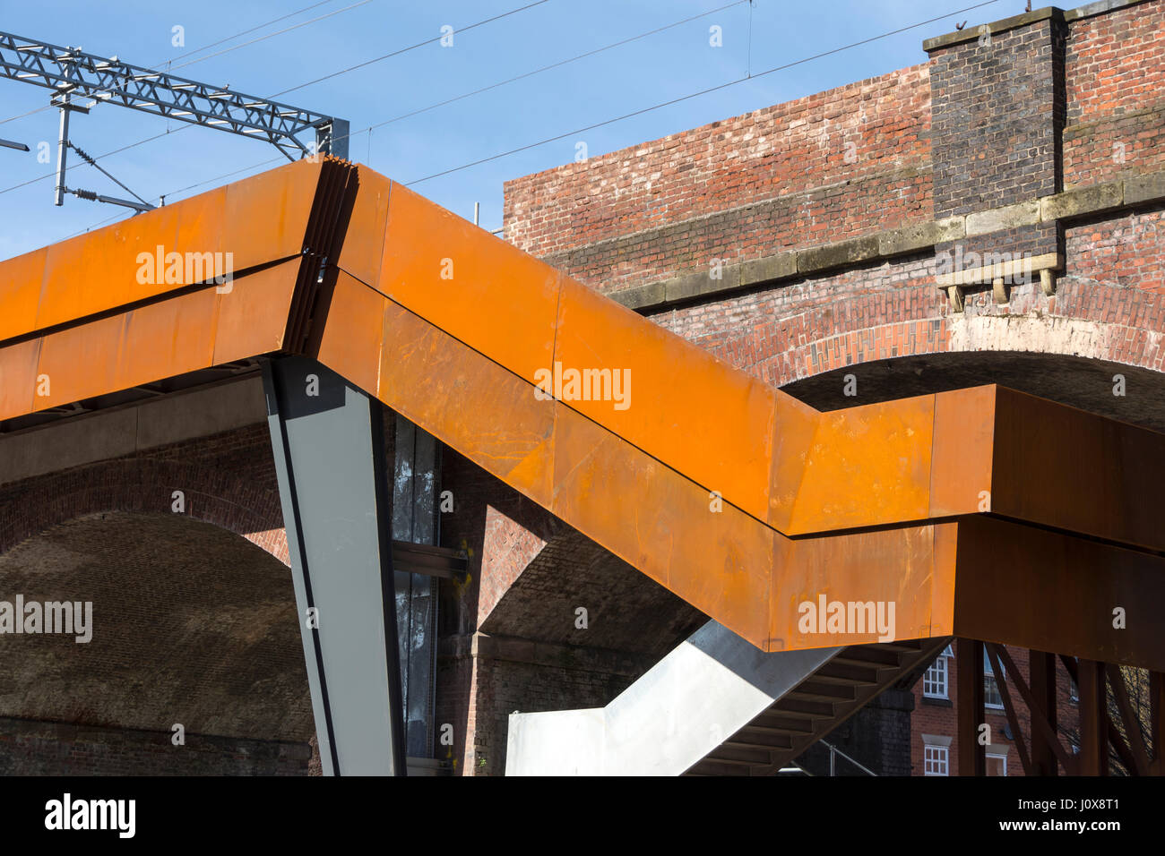 Colimaçon au début de la section nouvellement élargi du viaduc de chemin de fer, au quai de la pomme de terre, pour la nouvelle liaison ferroviaire d'Ordsall, Salford, Manchester, UK Banque D'Images