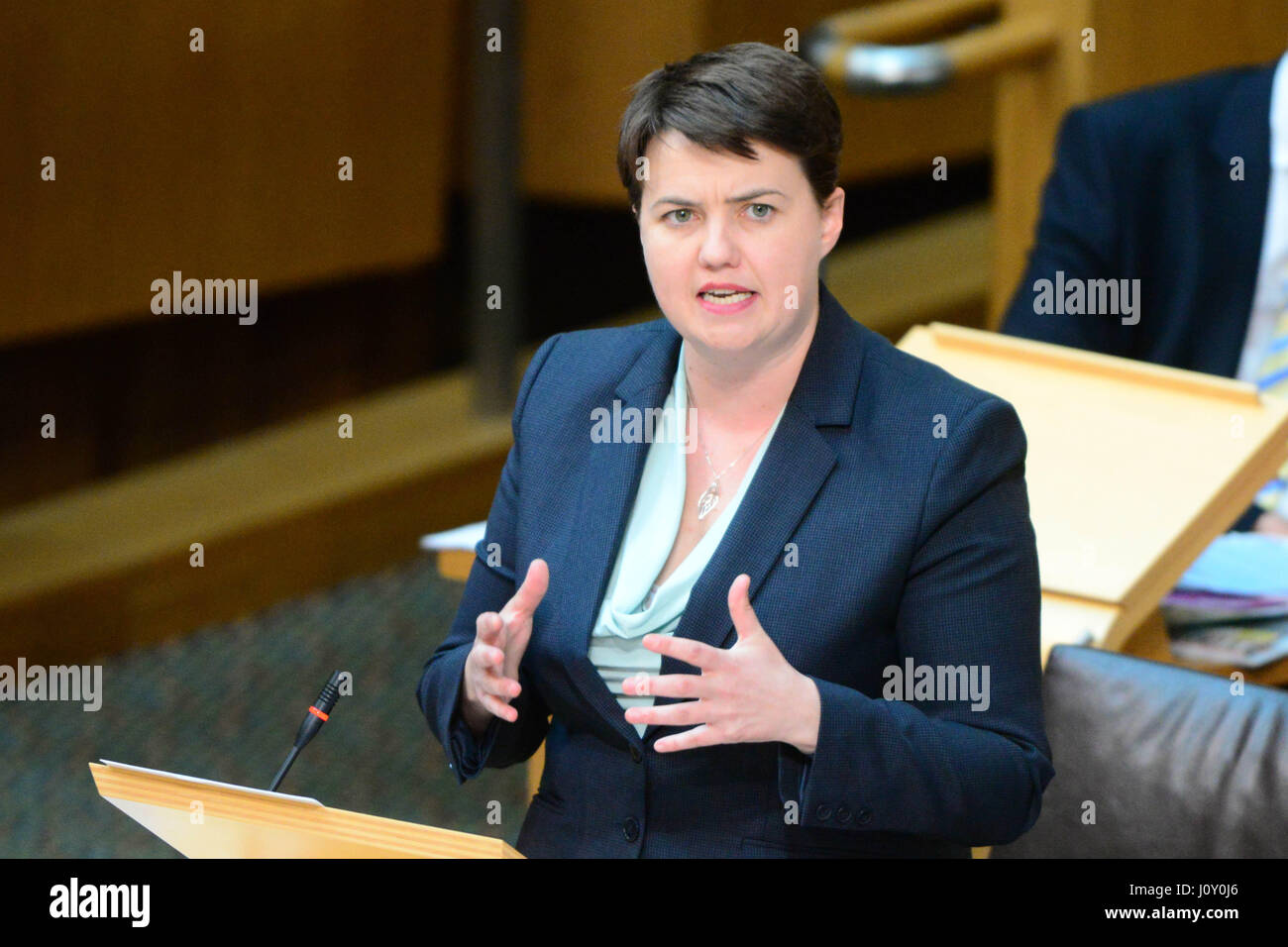 Le chef conservateur écossais Ruth Davidson au cours du débat sur le programme législatif du gouvernement écossais Banque D'Images