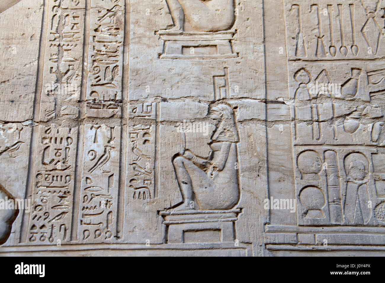 Au secours égyptien rares Kom Ombo Temple montrant des outils médicaux Banque D'Images