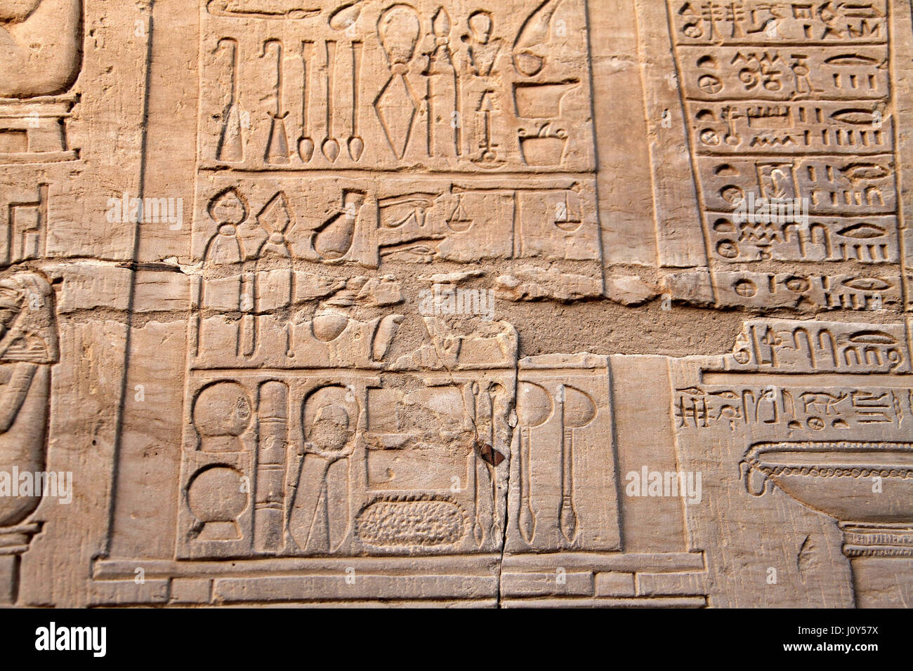 Au secours égyptien rares Kom Ombo Temple montrant des outils médicaux Banque D'Images