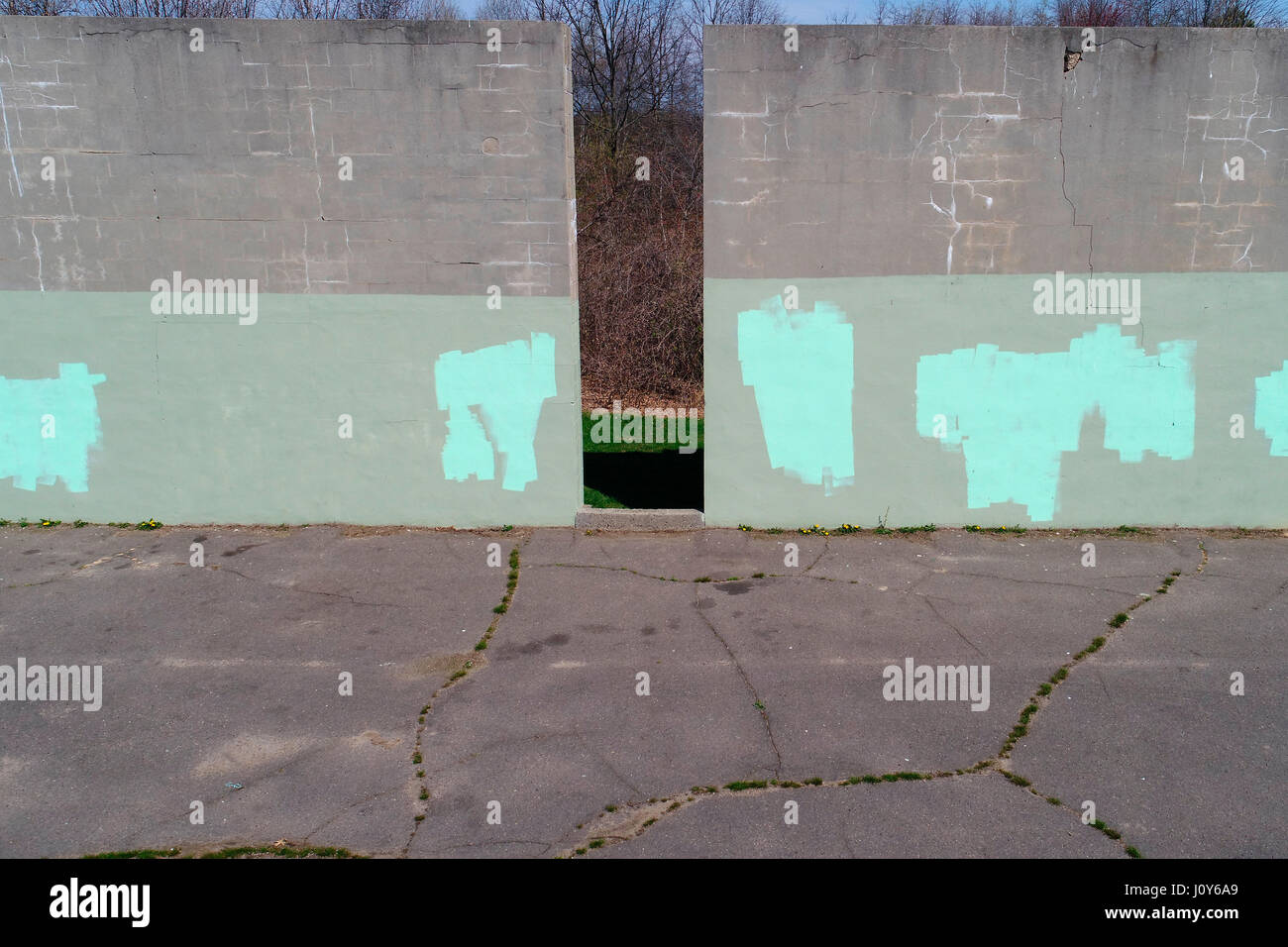 Handball négligées avec couverts des graffitis Banque D'Images
