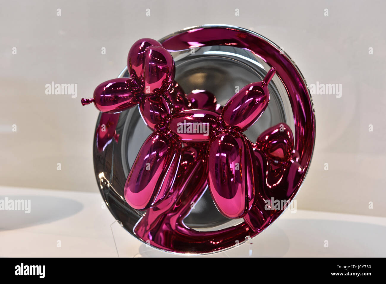 Jeff Koons, Balloon Dog Plate, MOCA, Los Angeles Banque D'Images