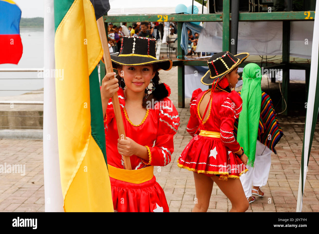 Défilé des filles à Coca, Equateur Banque D'Images