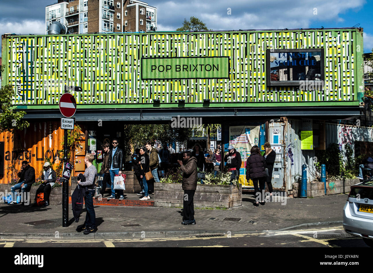 Brixton, Londres, UK, 15/04/2017 Brixton Pop contenant temporaire projet social. L'alimentation locale, la vente au détail, la conception et les entreprises sociales. Banque D'Images