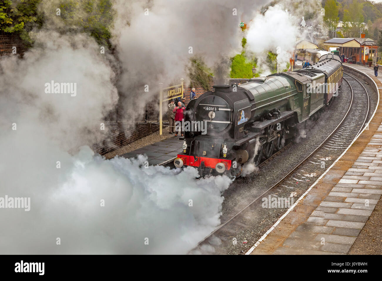 Une tornade de fer de Llangollen1 Classe n° 60163 du Pacifique au poivre à LLangollen. Acier à vapeur & Stars 3 Banque D'Images