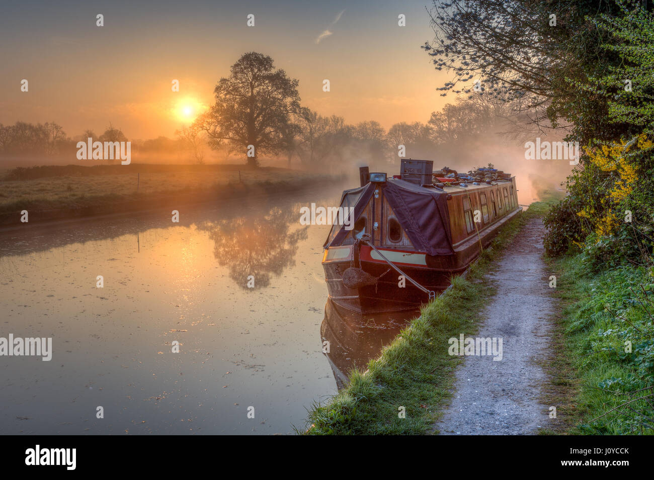 Bateau Canal Misty Banque D'Images