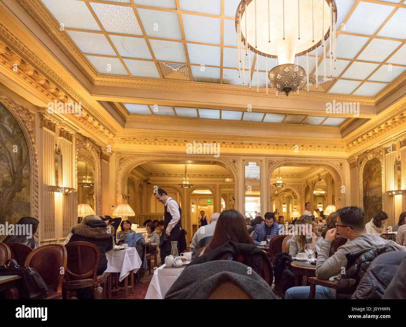 226 Rue De Rivoli 75001 Paris France Maison de thé Angelina et café, 226 Rue de Rivoli, Paris, France Photo  Stock - Alamy