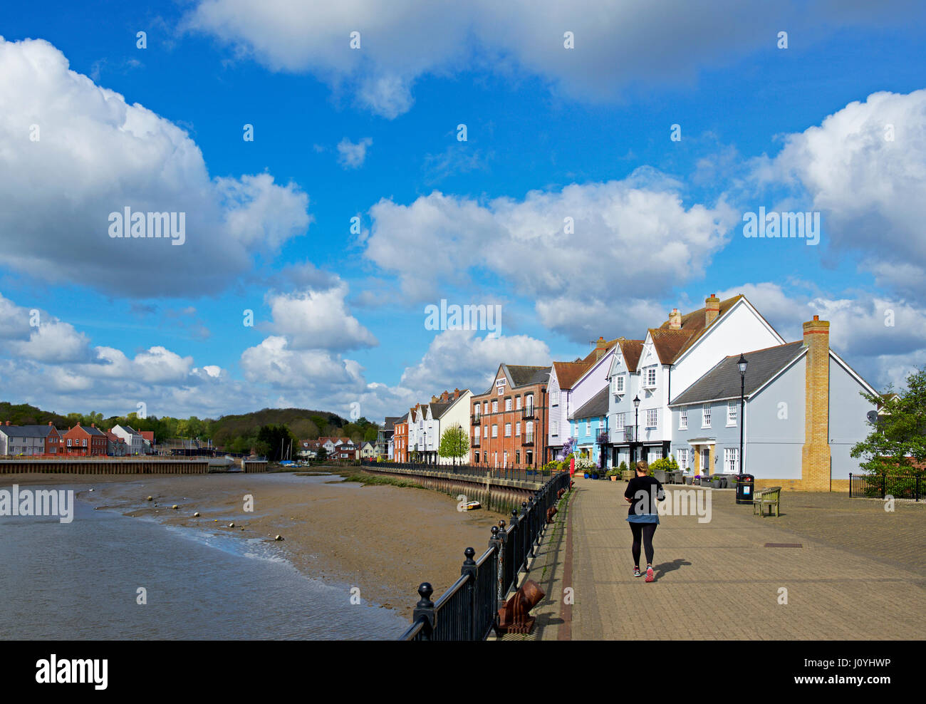 Le quai et la rivière Colne Wivenhoe, Essex, Angleterre, Royaume-Uni Banque D'Images