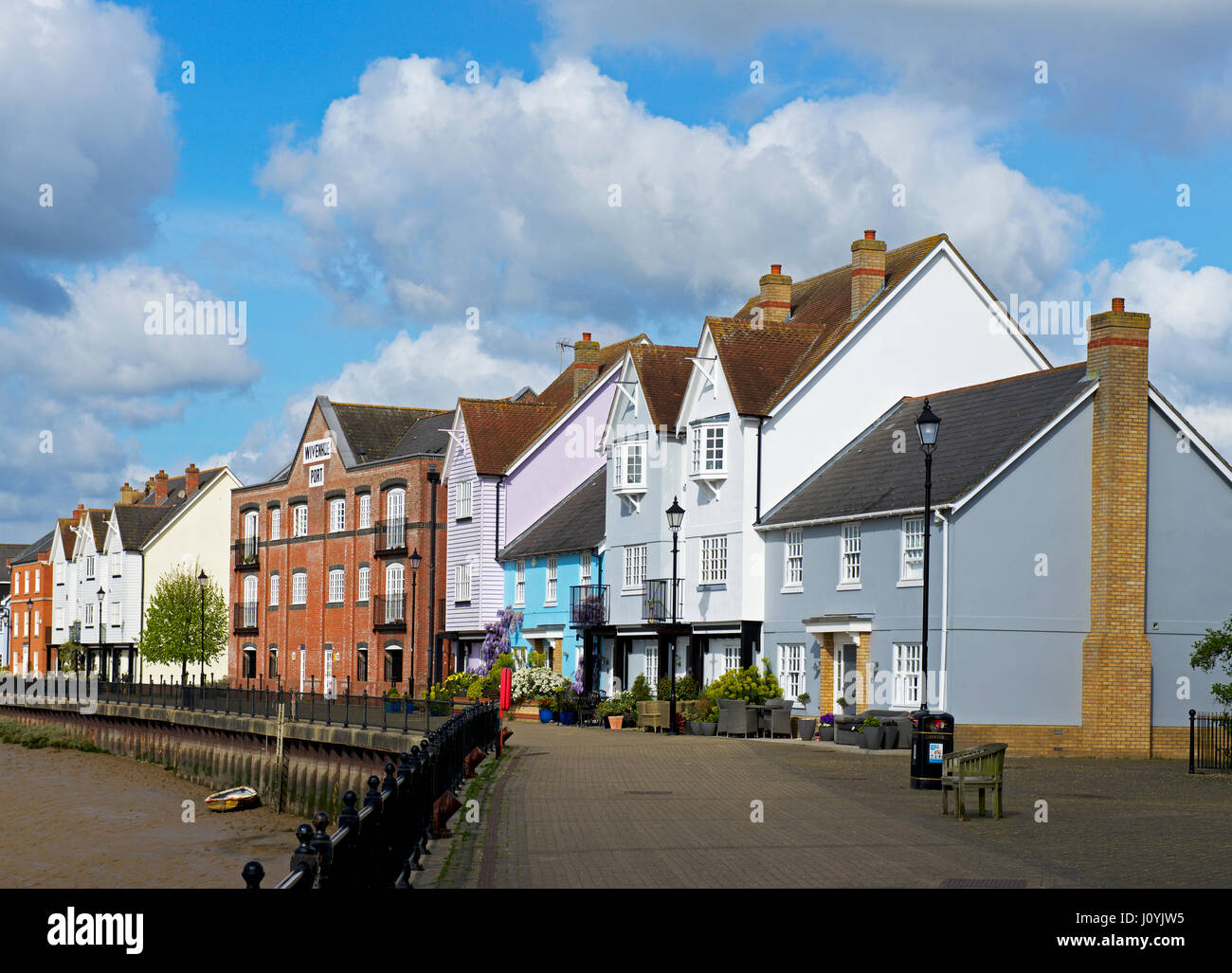 Maisons sur le quai, Wivenhoe, Essex, Angleterre, Royaume-Uni Banque D'Images