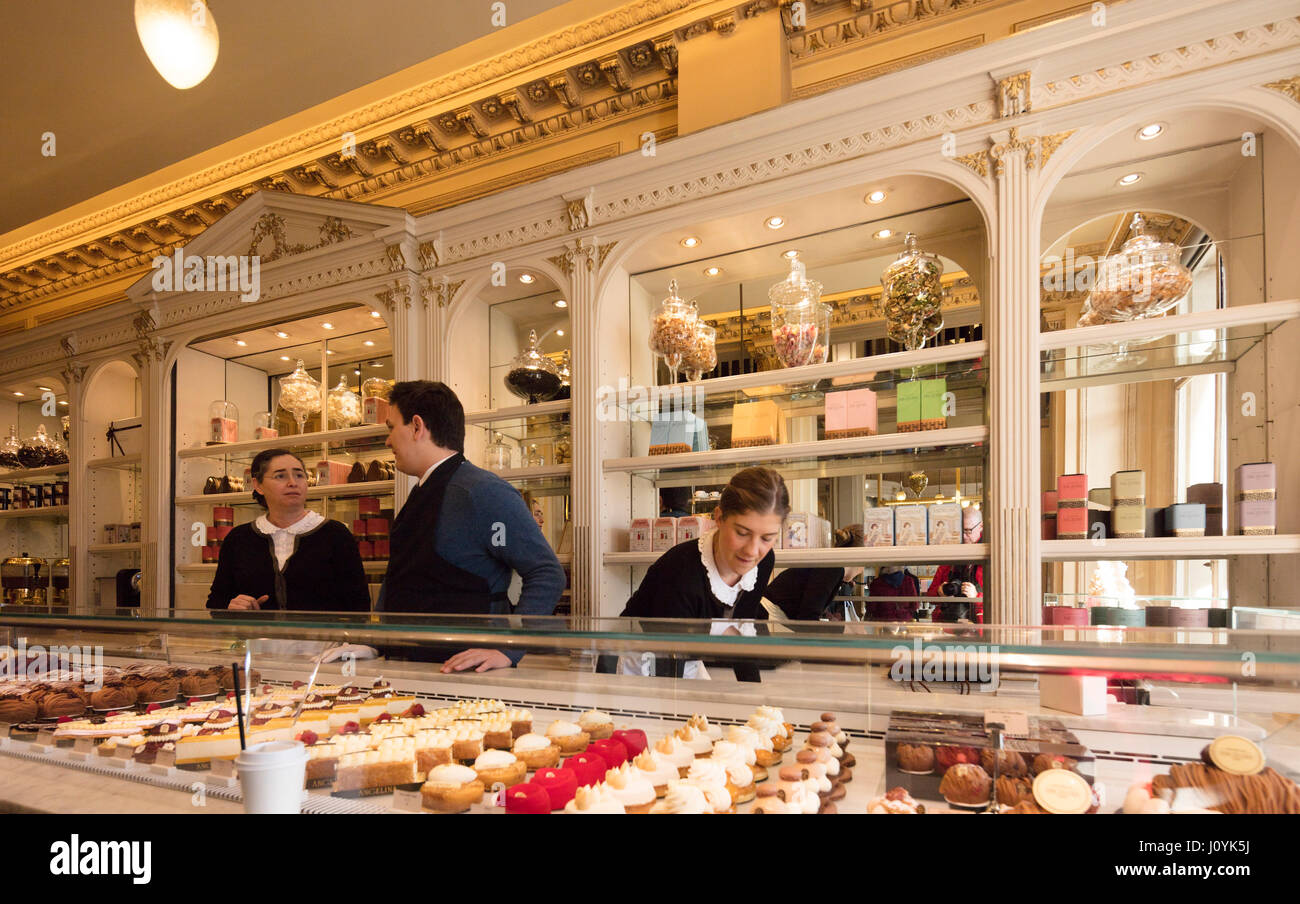 Maison de thé Angelina et café, 226 Rue de Rivoli, Paris, France Banque D'Images