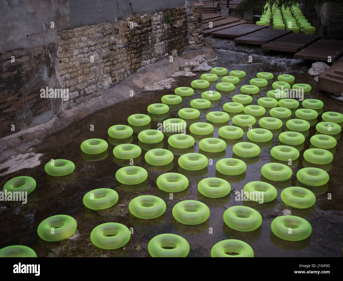 Exposition d'art public "flottant" par Waller le Ten Eyck au 2016 Waller Creek Show à Austin, Texas Banque D'Images