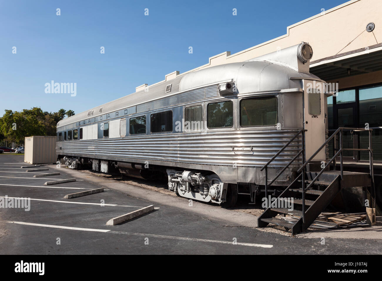Naples, FL, USA - Le 21 mars 2017 : Old wagon passagers à partir de la côte atlantique au dépôt de Naples et train museum. Florida, United States Banque D'Images