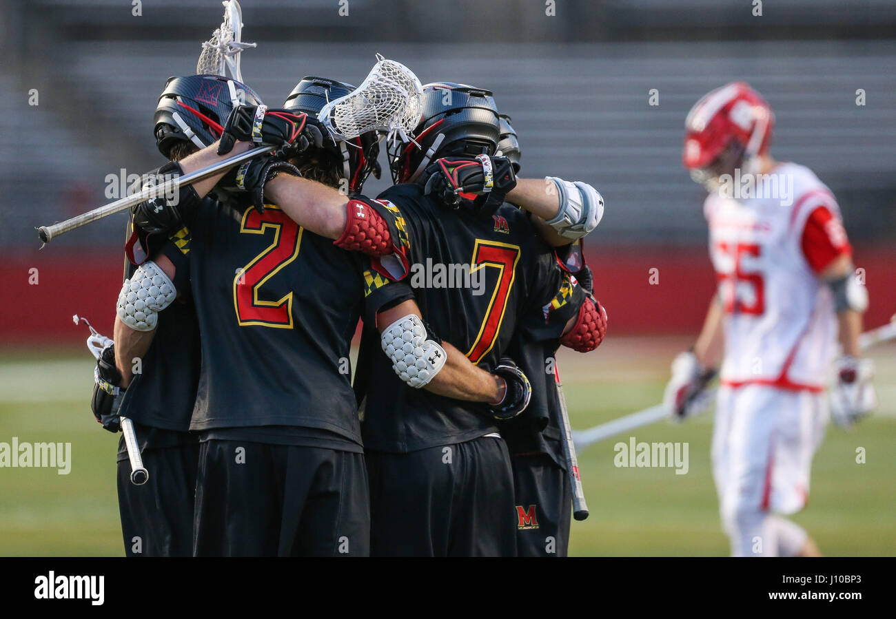 16 avril 2017 : Le Maryland célèbre une goalduring une partie de crosse mens NCAA entre le Maryland Terrapins et la Rutgers Scarlet Knights à High Point Solutions Stadium à Piscataway, New Jersey Maryland beat en heures supplémentaires 13-12 Rutgers triple. Mike Langish/Cal Sport Media. Banque D'Images