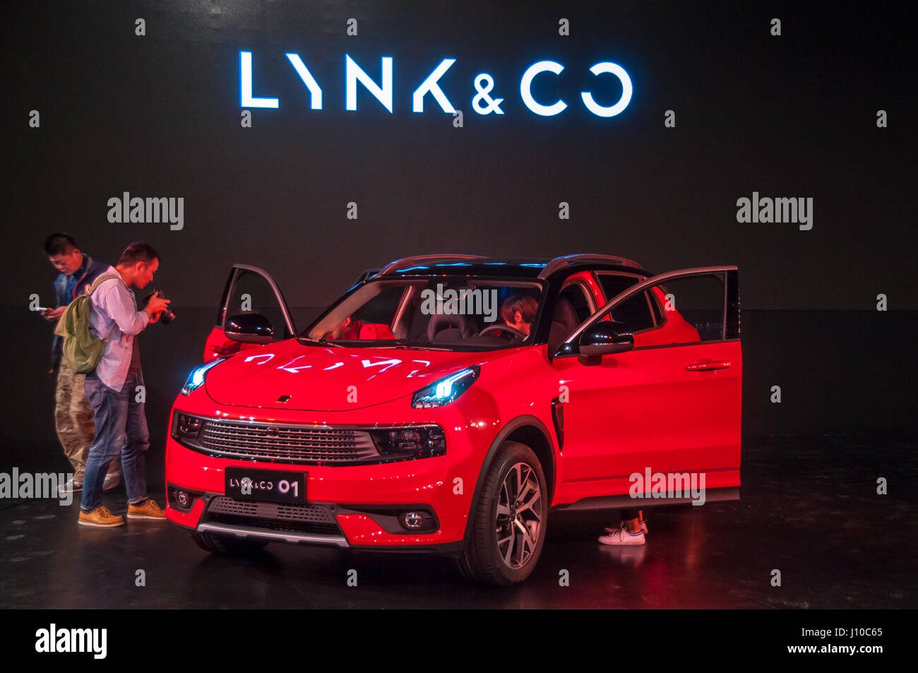 Shanghai, Chine. 16 avril, 2017. LYNK & CO 01 voiture de production en Chine lancement de la marque à Shanghai Banque D'Images