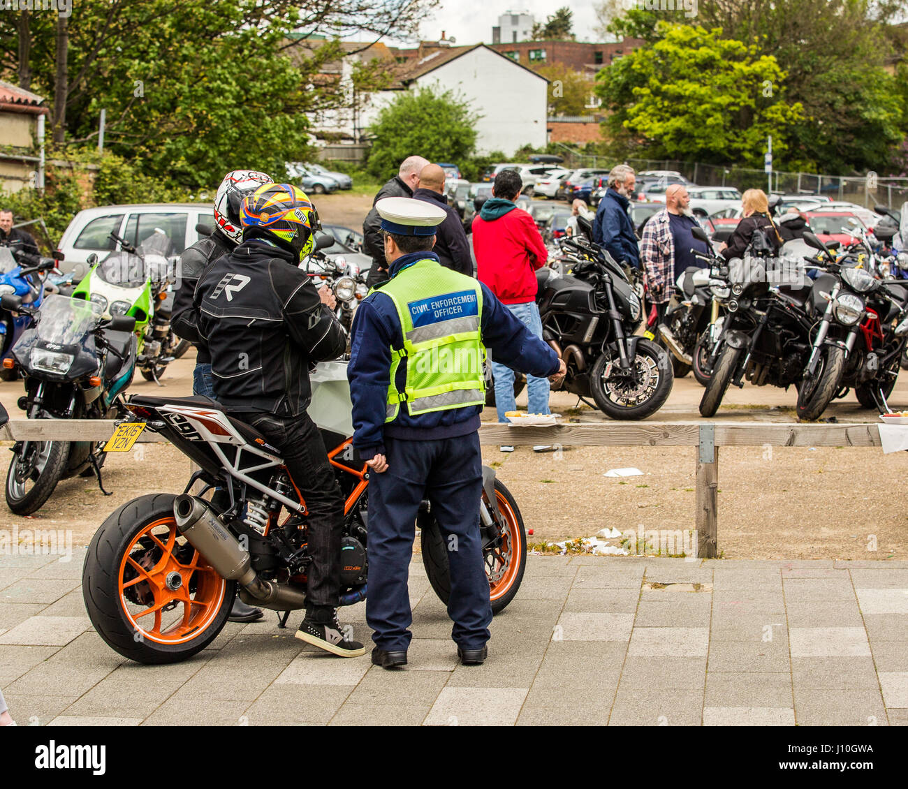 Southend-on-Sea, Essex, Royaume-Uni. 17 avr 2017. Le Southend annuel Shakedown a été exécuté au cours des 18 dernières années. L'événement a traditionnellement été tenues ont-il Easter Bank Holiday lundi et est la première ride-out de l'année pour les motards - d'où 'shakedown'. Précédemment organisés par la Ace Cafe. Pour la deuxième année consécutive, le Conseil d'Arrondissement de Southend a demandé que les organisateurs de couvrir le coût du maintien de l'événement, les organisateurs ont coupé tous liens avec l'événement de l'année dernière. Cela a donné lieu à aucun organisor et personne pour le Conseil d'envoyer le projet de loi. Credit : Graham Eva/Alamy Live News Banque D'Images