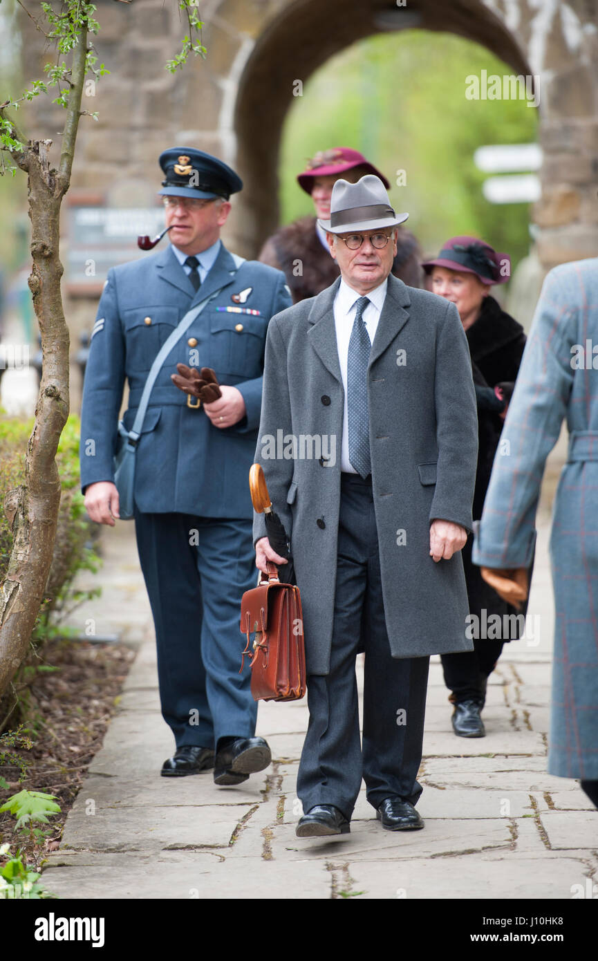 Critch Village Tramway, Derbyshire, Royaume-Uni. La DEUXIÈME GUERRE MONDIALE Accueil/événement. Les gens dans les années 40 les vêtements. Credit : lee avison/Alamy Live News Banque D'Images