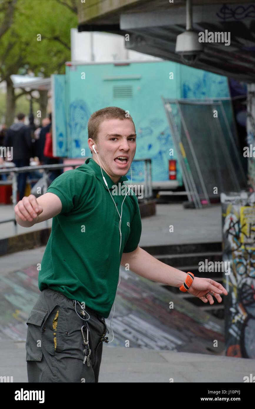 Londres Royaume Uni 17 Avril 17 Rocco Ritchie Beneficiant D Un Apres Midi Avec Des Amis De La Planche A Roulettes Le Lundi De Paques C Imageselect Alamy Live News Photo Stock Alamy